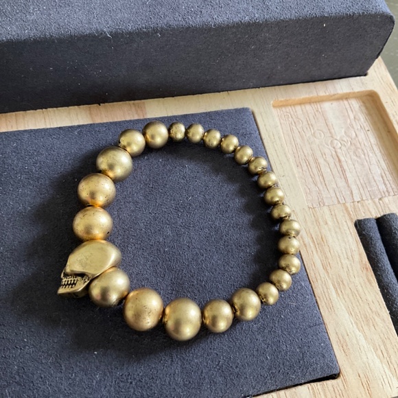 Alexander McQueen Gold Beaded Skull Bracelet - Picture 2 of 4